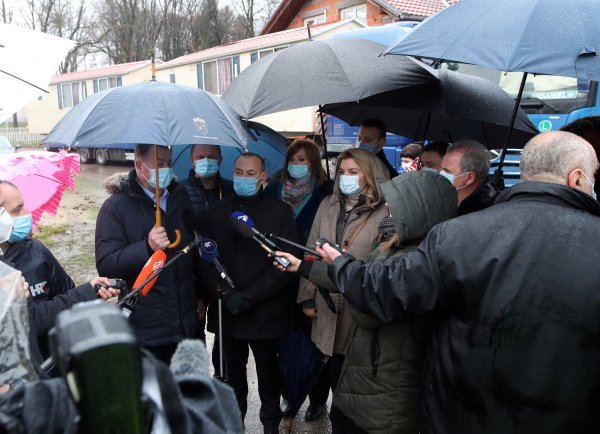 U Glinu stiglo prvih 20 mobilih kućica