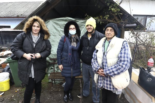 Ivana Marković s obitelji Safić u Petrinji