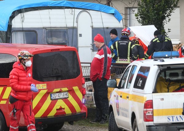 U Petrinji poginuo muškarac radeći na sanaciji krova