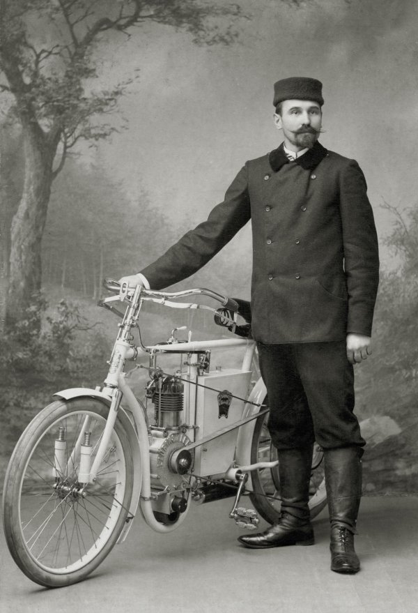 Narcis Podsedníček prešao je ciljnu liniju utrke Pariz-Berlin 1901.
