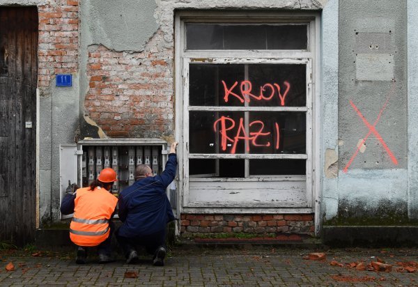 Pust grad Glina nakon razornog potresa