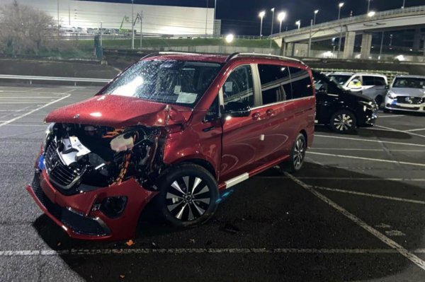 Ljutiti bivši zaposlenik Mercedesa uništio više od 50 novih kombija