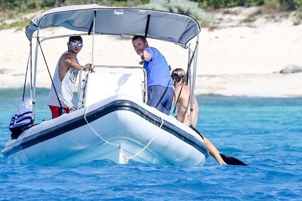 Brad Pitt i Flea na Karibima