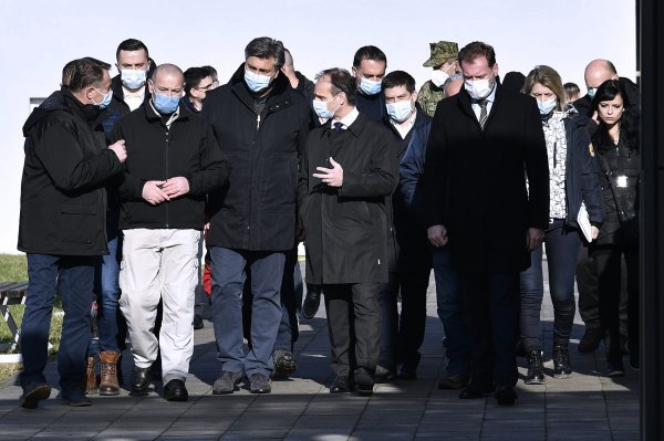 Premijer Andrej Plenković sudjelovao je na sastanku kriznog stožera u Petrinji