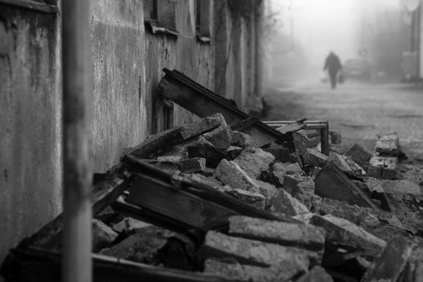 Razrušen i sablazno prazan centar Gline