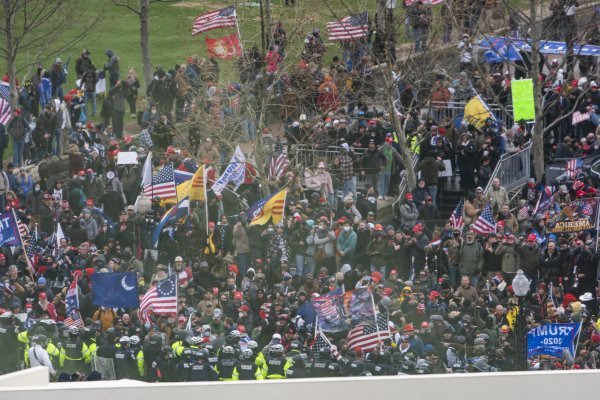 Trumpovi simpatizeri ispred američkog parlamenta