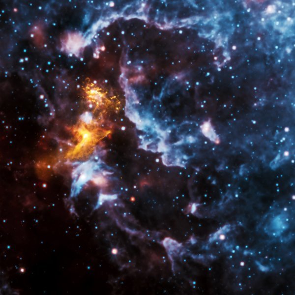 Rendgenske zrake, usnimljene Chandrom, sjaje zlatnim sjajem, dok je crveni, zeleni i plavi dio slike uhvaćen teleskopom WISE