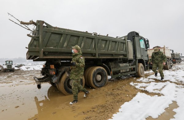 Petrinja: Pripadnici HV-a pripremaju područje za kontejnersko naselje