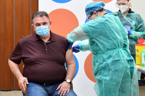 Varaždin: Župan Čačić i vijećnici stariji od 65 godina cijepili se protiv koronavirusa