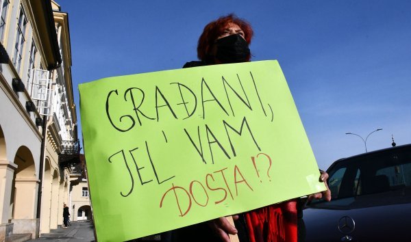 Požega: Prosvjed SDP-a za ostavku gradonačelnika Puljašića i zamjenika Pilona