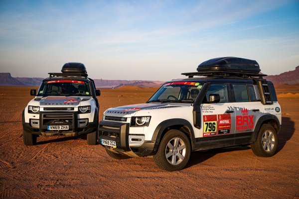 Land Rover Defender 110 na Dakru 2021.