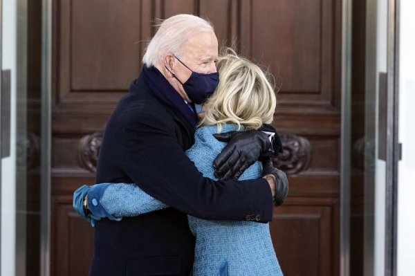 Bidenovi stižu u Bijelu kuću