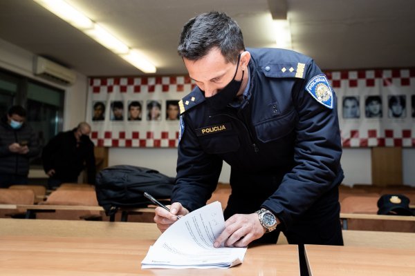 Policijski načelnik proglašen krivim za seksualno uznemiravanje kolegica