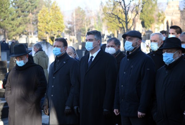 Državni vrh položio vijence povodom Dana sjećanja na žrtve holokausta