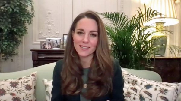 Kate Middleton u grupnom chatus ostalim roditeljima