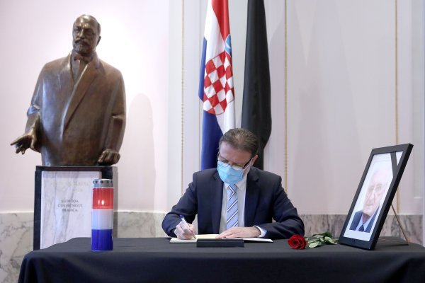 Gordan Jandroković u Saboru se upisao u knjigu žalosti za Miroslava Tuđmana