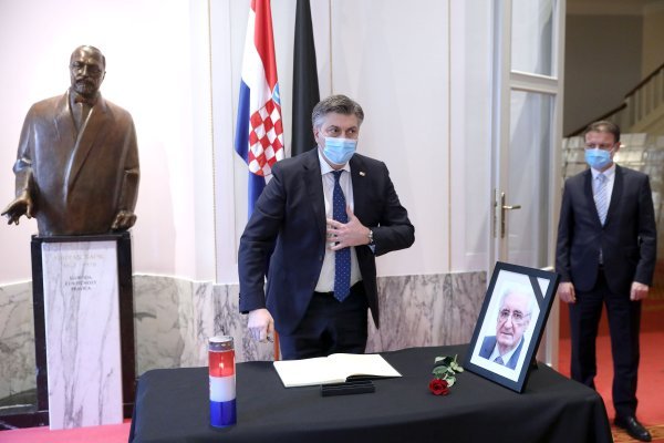 U knjigu žalost za Miroslava Tuđmana upisao se i Andrej Plenković