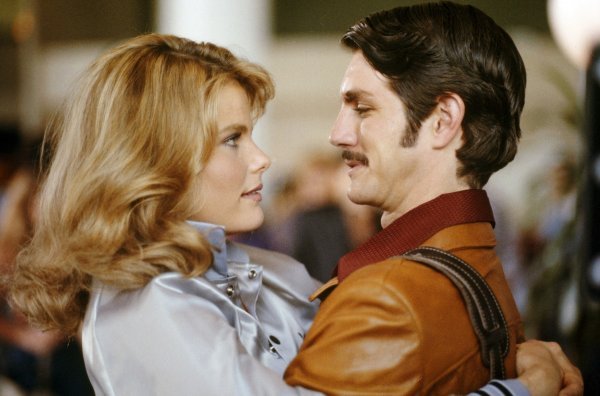 Mariel Hemingway i Eric Roberts u filmu 'Zvijezda 80-ih'