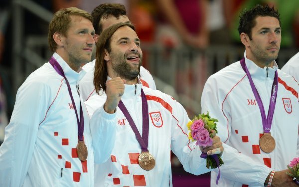 Venio Losert, Ivano Balić i Blaženko Lacković na podiju s olimpijskom broncom u Londonu
