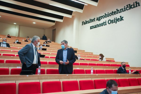 Fakultet agrobiotehničkih znanosti u Osijeku