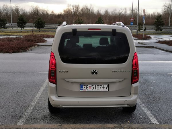 Toyota Proace City Verso 1.5D A/T8 ograničeno izdanje