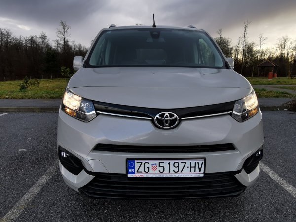 Toyota Proace City Verso 1.5D A/T8 ograničeno izdanje