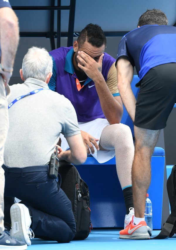 Nick Kyrgios tijekom meča s Bornom Ćorićem slomio je reket