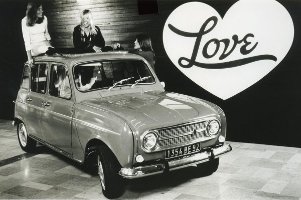 1992. Proizvodnja Renaulta 4 završava nakon ukupno 8.135.424 jedinica s posebnim modelom 'Bye-bye' proizvedenim u 1000 primjeraka.