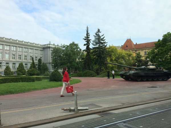 Tenk M-84 ispred muzeja Mimara 