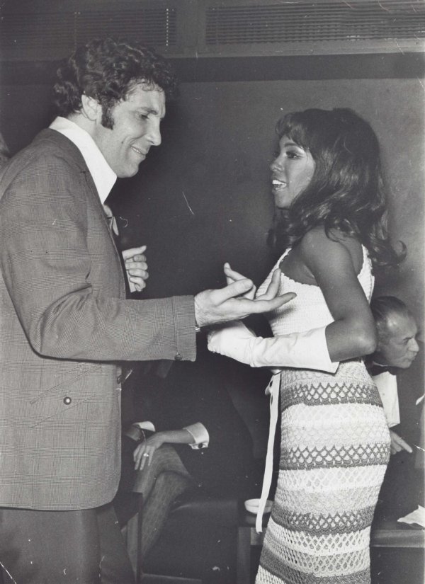 Tom Jones, Mary Wilson