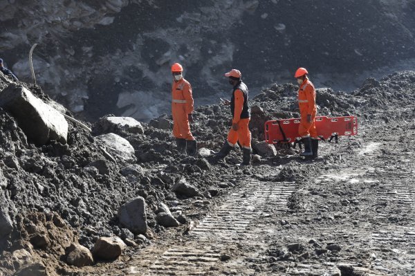 Spašavanje radnika zatrpanih u tunelu u Indiji