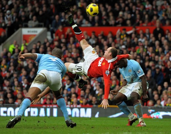 Wayne Rooney, gol 'škaricama' Manchester Cityju, veljača 2011. godine