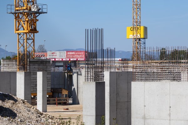 Temelji novog trgovačkog centra niknuli su u travnju prošle godine