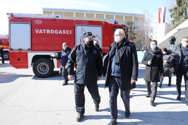 Davor Božinović na primopredaji 20 vatrogasnih vozila