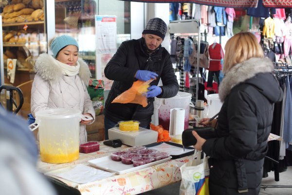 Oxani i Vlatku Štihu radno mjesto je glavna osječka tržnica, na kojoj prodaju kiseli kupus s različitim okusima. Kupci im se rado vraćaju