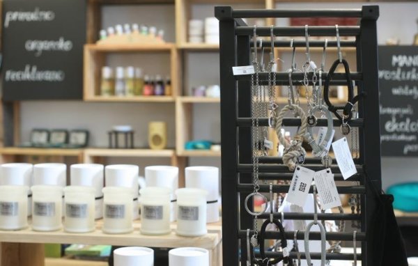  Eko knjižara Planetopija (1)