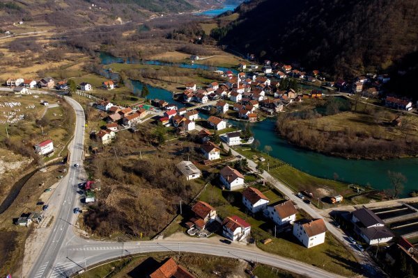 Krater na Marsu na koji će večeras sletjeti NASA-in Rover, ime dobilo po selu Jezero u BiH