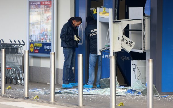 Raznesen bankomat kod Lidla u Karlovcu