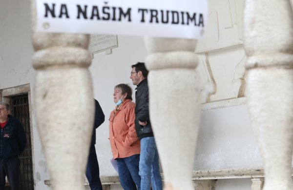 Trogir: Održan mirni prosvjed radnika Brodotrogira