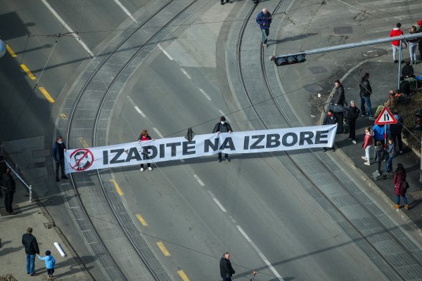 Zagreb: Nekoliko građana prosvjedovalo uoči rušenja dimnjaka