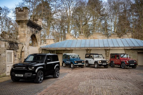 Defender 90 V8, Ninety V8 County (1986.), Defender 90 NAS V8 (1997.) i Defender 90 Works V8 (2018.)