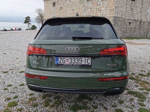 Audi Q5 40 TDI quattro S tronic S line + sa standardnim stražnjim LED svjetlima