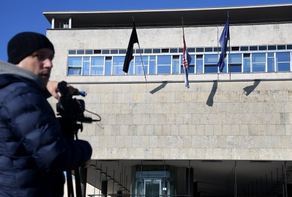 Na Poglavarstvu grada Zagreba obješena je crna zastava