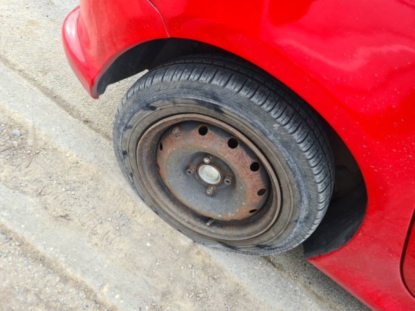 Ova guma je probušena, no da li se može i poraviti?