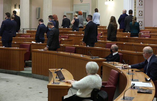 Oporba okrenula leđa Gordanu Jandrokoviću i vladajućoj većini