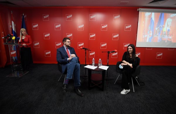 Predsjednik SDP-a, Peđa Grbin, ugostio je umjetnicu Arijanu Lekić-Fridrih