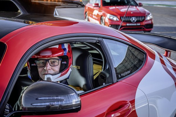 Mercedes-AMG GT R i Bernd Mayländer provejerni vozač Safety car-a još od 2000.