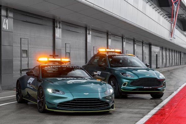 Aston Martin Vantage F1 Safety car i Aston Martin DBX medicinski F1 auromobil