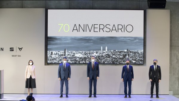 Španjolski kralj kralj Filip VI., Pedro Sánchez, dr. Herbert Diess, Wayne Griffiths, Reyes Maroto, Stefan Piëch i Mark Porsche