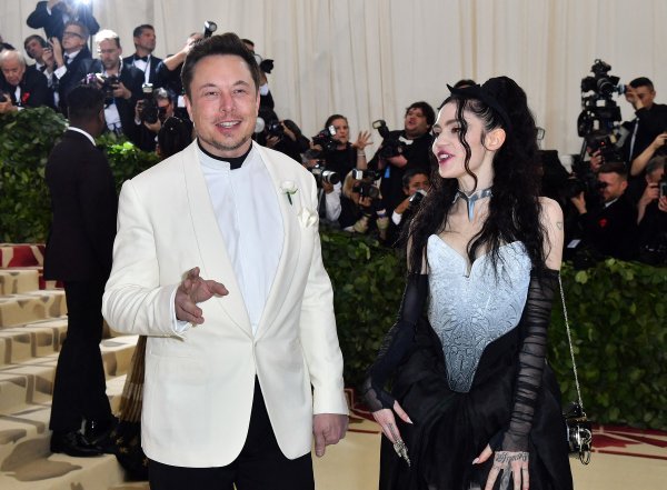 Elon Musk i Grimes na Met Gala 2018.